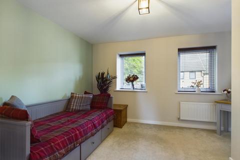 12 Divot Way, Basingstoke, RG24 9YE