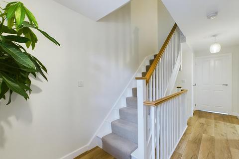 12 Divot Way, Basingstoke, RG24 9YE