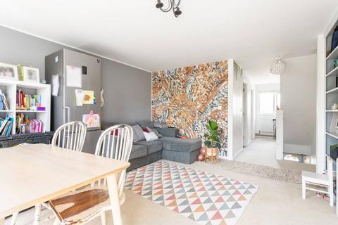 124 Veronica Gardens, London, SW16 5JS