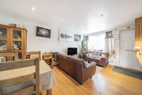 2 bedroom flat for sale, London Road, Mitcham, CR4