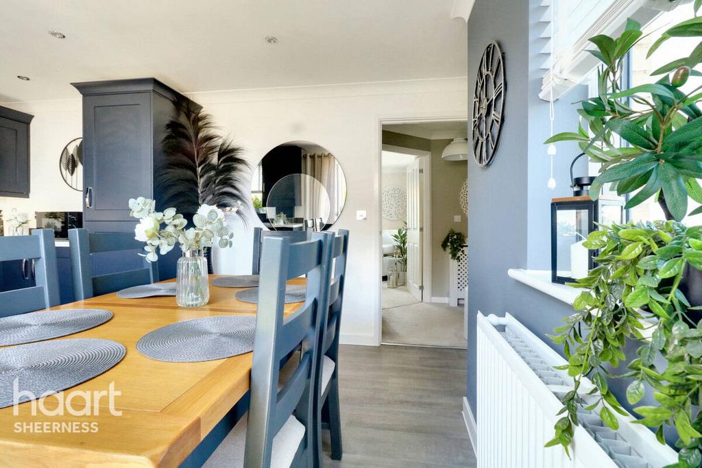 Dickens Close, Halfway 3 bed detached house for sale £360,000
