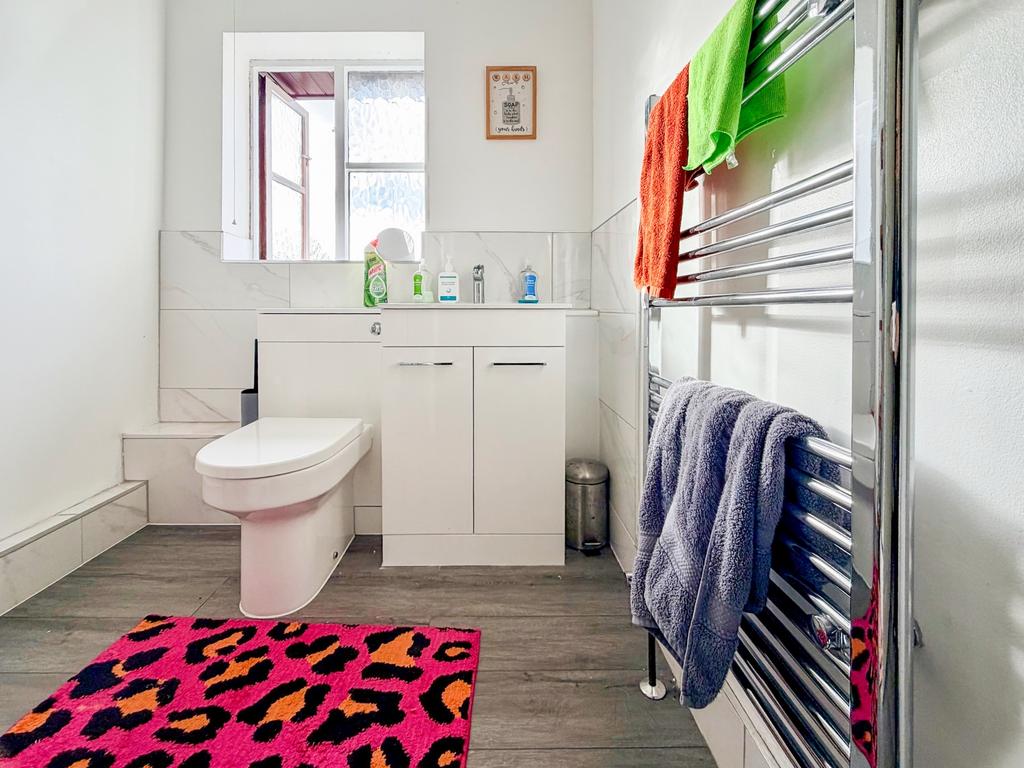 Shower room shared with 4 others
