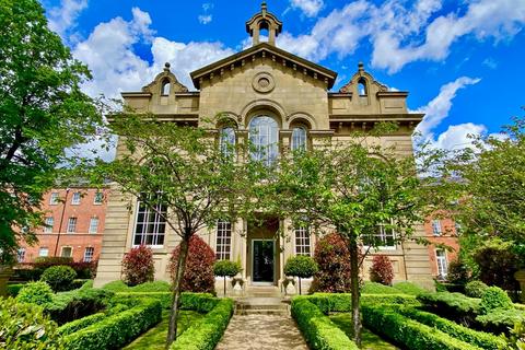 2 bedroom flat for sale, Houseman Crescent, West Didsbury, Manchester, M20