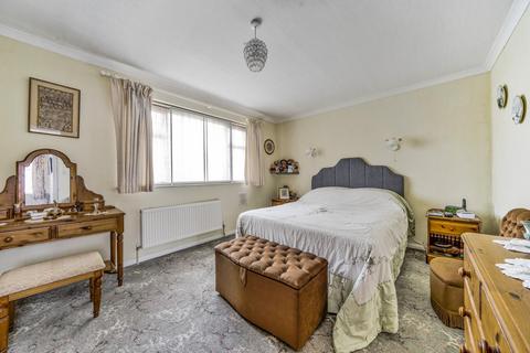 8 Cobs Way, New Haw, Addlestone, KT15 3AF