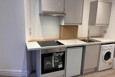 Studio to rent, High Street, London