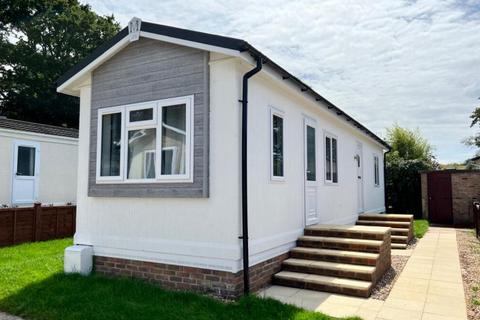 2 bedroom park home for sale, Tonbridge, Kent, TN10