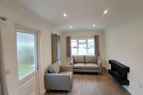 2 bedroom park home for sale, Tonbridge, Kent, TN10