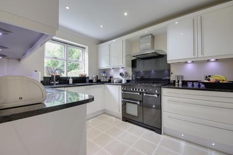 4 bedroom detached house for sale, Wilcot Close, Watford, WD19