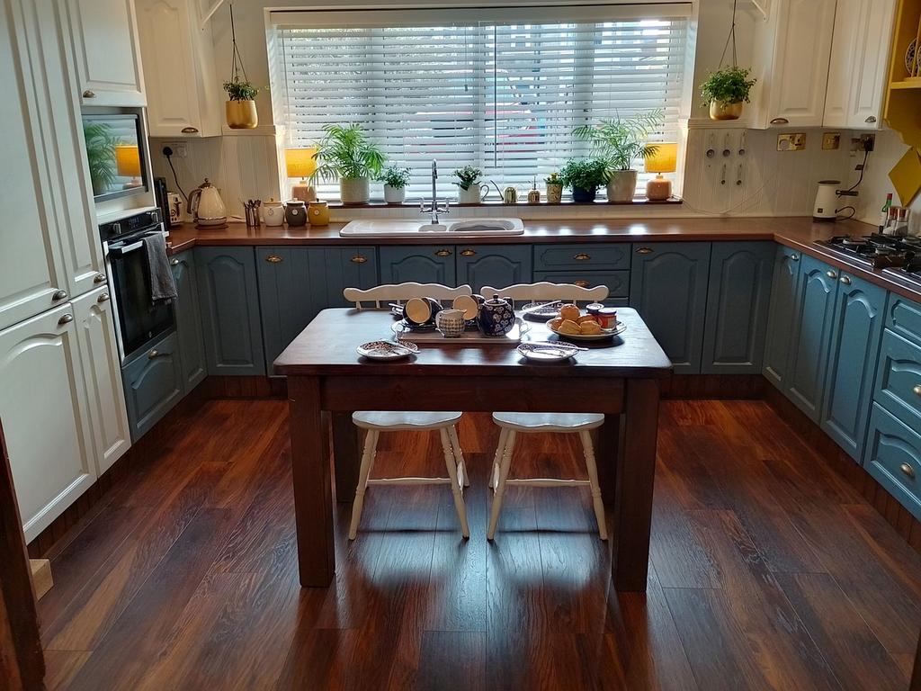 Kitchen/Breakfast Rm