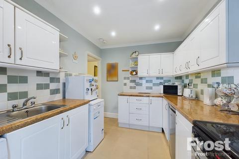 2 bedroom bungalow for sale, Approach Road, Ashford, Surrey, TW15