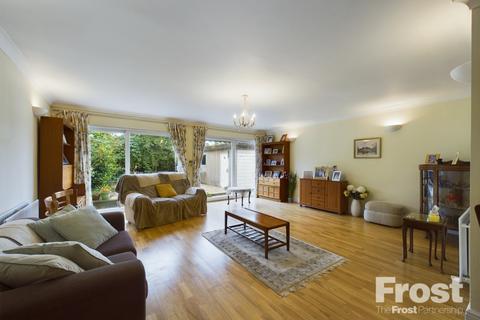 2 bedroom bungalow for sale, Approach Road, Ashford, Surrey, TW15