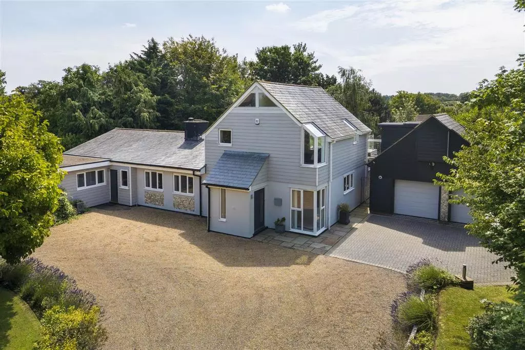White Lines, Chequers Hill, Doddington 6 bed detached house - £850,000