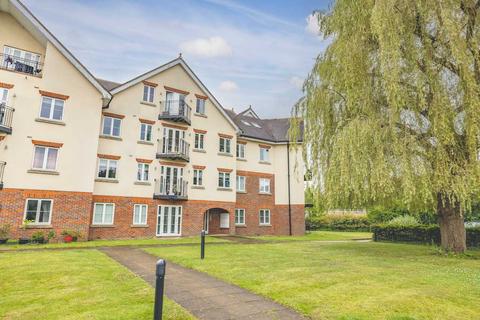 2 bedroom flat for sale, Datchet Road, Datchet SL3