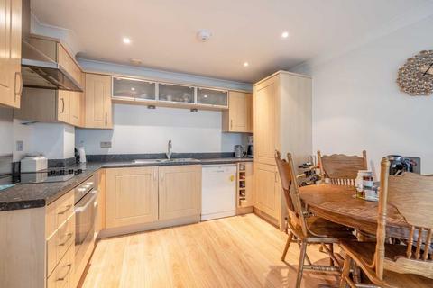 2 bedroom flat for sale, Datchet Road, Datchet SL3