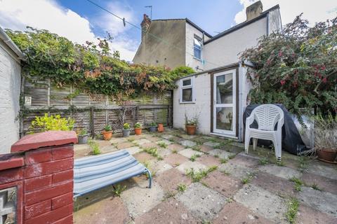 40 Conway Road, London, SE18 1AH