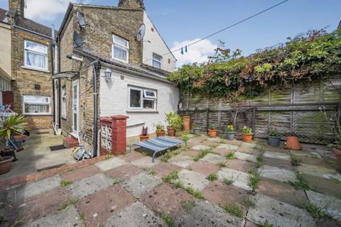 40 Conway Road, London, SE18 1AH
