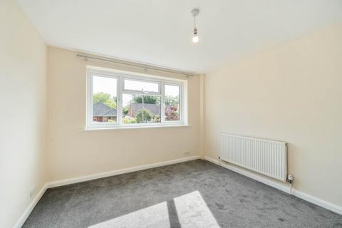 3 bedroom bungalow to rent, Velmead Close, Fleet