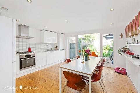 4 bedroom terraced house for sale, Kynaston Road, London, N16