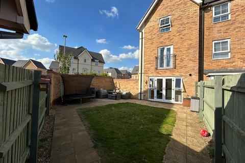1 Bridgewater Close, Brooklands, Milton Keynes, MK10 7JH