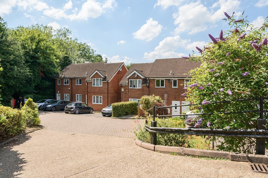 High Buckinghamshire, HP12 1 bed flat for sale £210,000