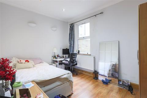 3 bedroom apartment to rent, Tooting Bec Road, Tooting, London, SW17