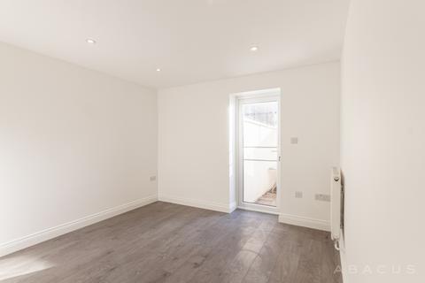 2 bedroom flat to rent, Finchley Road, London NW11