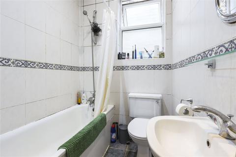 3 bedroom apartment to rent, Tooting Bec Road, Tooting, London, SW17