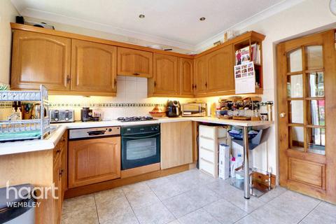 3 bedroom semi-detached house for sale, North Wembley