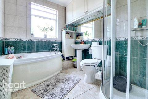 3 bedroom semi-detached house for sale, North Wembley