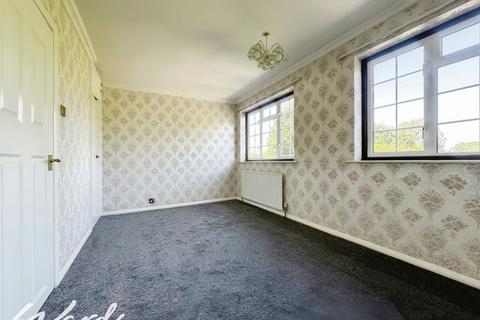 3 bedroom semi-detached house to rent, Long Lane Bexleyheath DA7