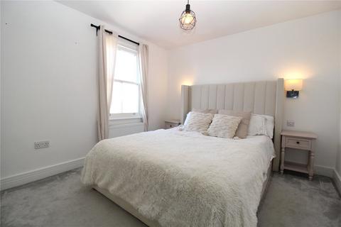 2 bedroom apartment to rent, Bank Place, Brentwood, CM14