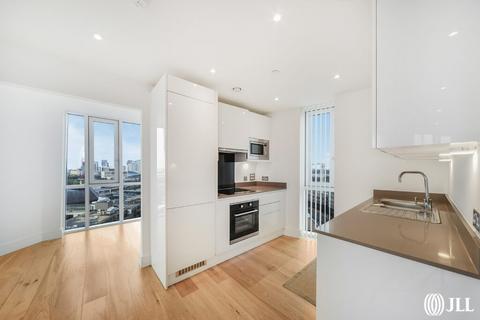2 bedroom flat to rent, Sky View Tower, London E15