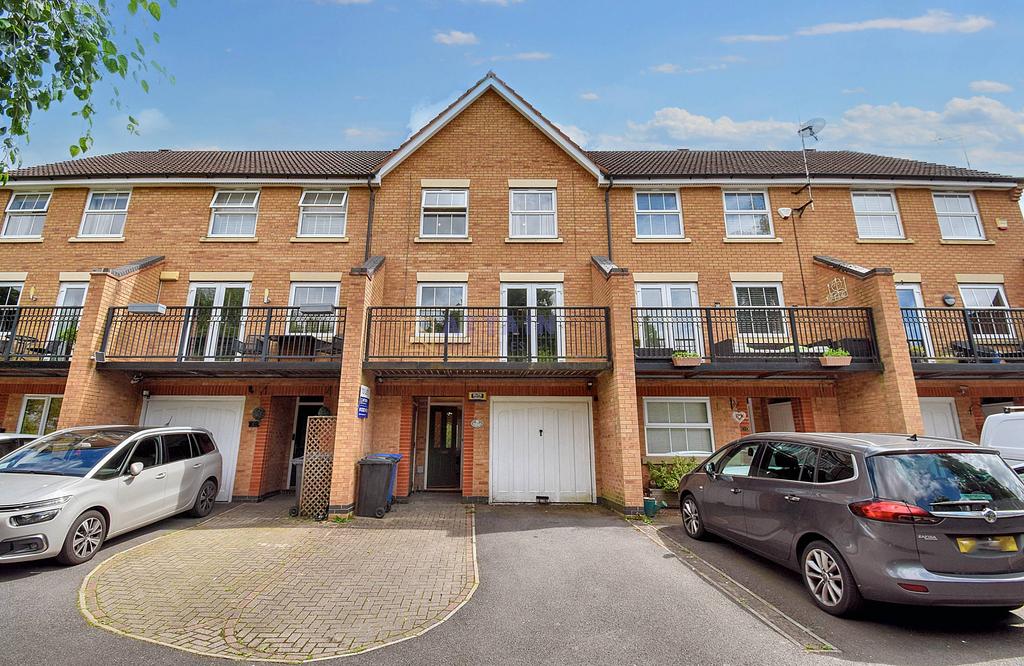 Othello Drive, Chellaston DE73 4 bed townhouse to rent £1,300 pcm (£