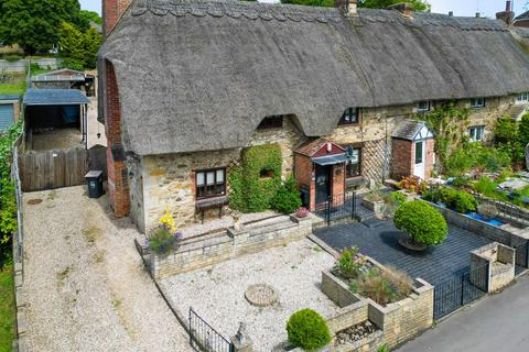 3 bedroom cottage for sale, Station Road, Chiseldon, Swindon, SN4