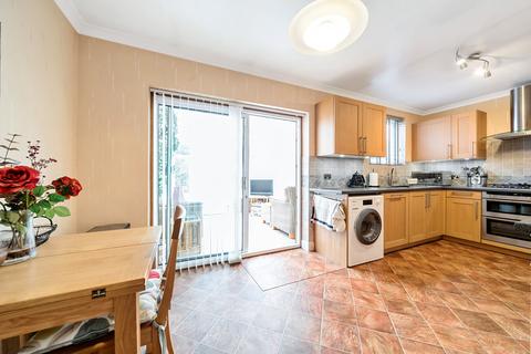 25 Hurstfield Crescent, Hayes, UB4 8DN