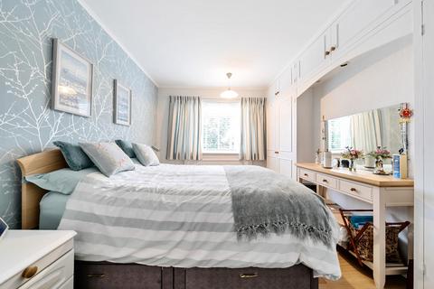 25 Hurstfield Crescent, Hayes, UB4 8DN