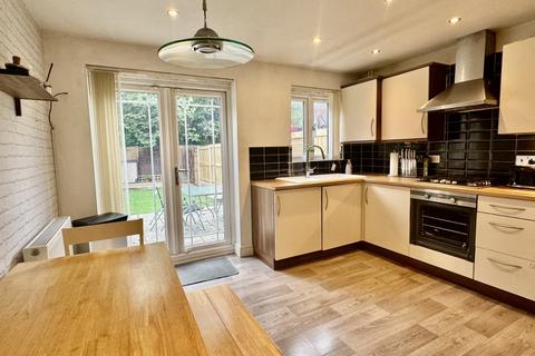 4 bedroom townhouse for sale, Malthouse Court, Liversedge, WF15