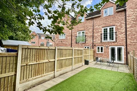 4 bedroom townhouse for sale, Malthouse Court, Liversedge, WF15