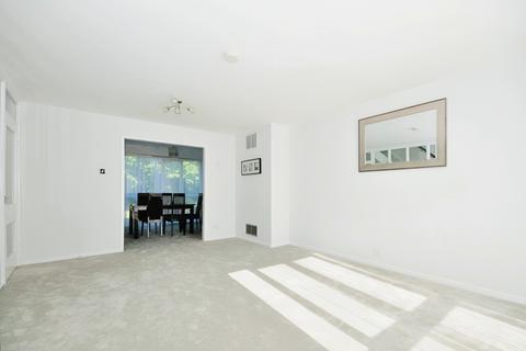 4 bedroom terraced house to rent, Leyburn Gardens Parkhill Croydon CR0 5NL