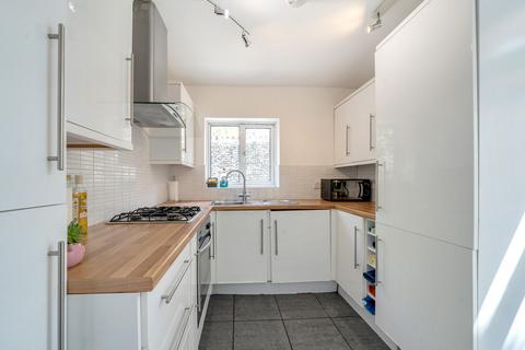 2 bedroom maisonette for sale, Gassiot Road, London SW17