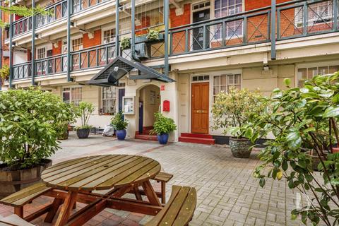 Studio to rent, Martlett Court, Covent Garden, WC2B