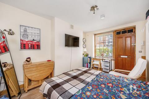 Studio to rent, Martlett Court, Covent Garden, WC2B