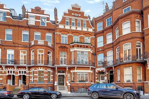 Studio to rent, Egerton Gardens, SW3