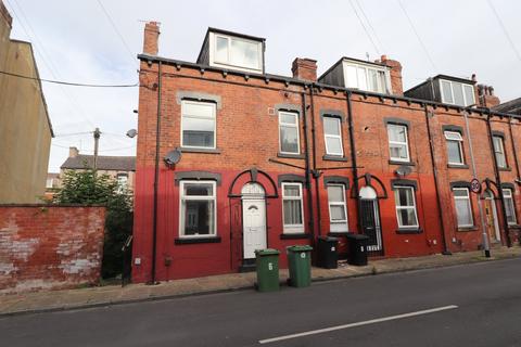 2 bedroom terraced house to rent, Whingate Avenue, Armley, Leeds, UK, LS12