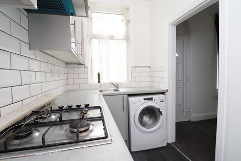 2 bedroom terraced house to rent, Whingate Avenue, Armley, Leeds, UK, LS12