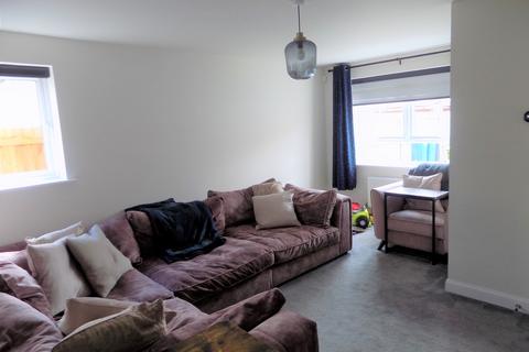 3 bedroom semi-detached house to rent, Squires Grove, Bingham, NG13