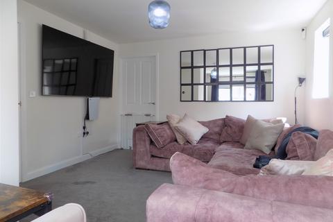 3 bedroom semi-detached house to rent, Squires Grove, Bingham, NG13