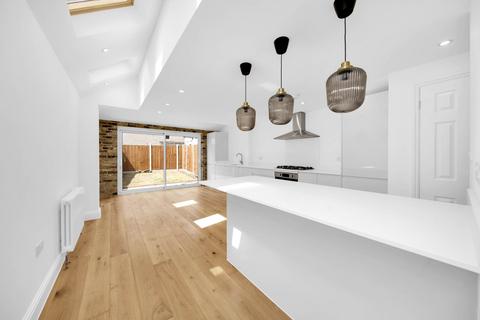 4 Cary Road, London, E11 3LQ