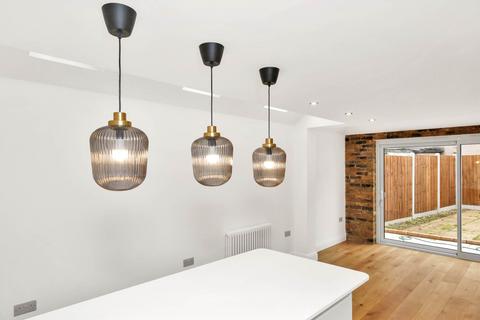 4 Cary Road, London, E11 3LQ