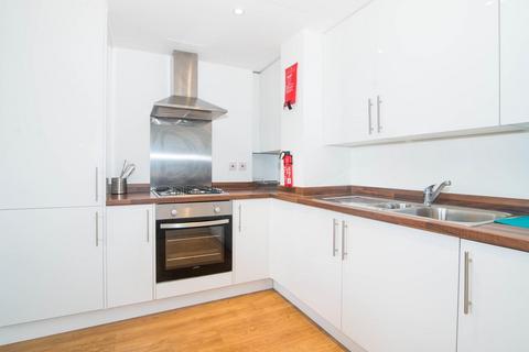 1 bedroom flat to rent, Kew Bridge Road, Brentford, London, UK